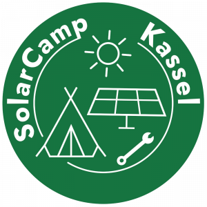 SolarCamp Kassel: Logo mit Zelt, Schraubenschlüssel, Photovoltaik-Modul und Sonne
